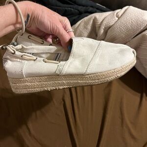 EUC BOBS SKECHERS SIZE 8.5